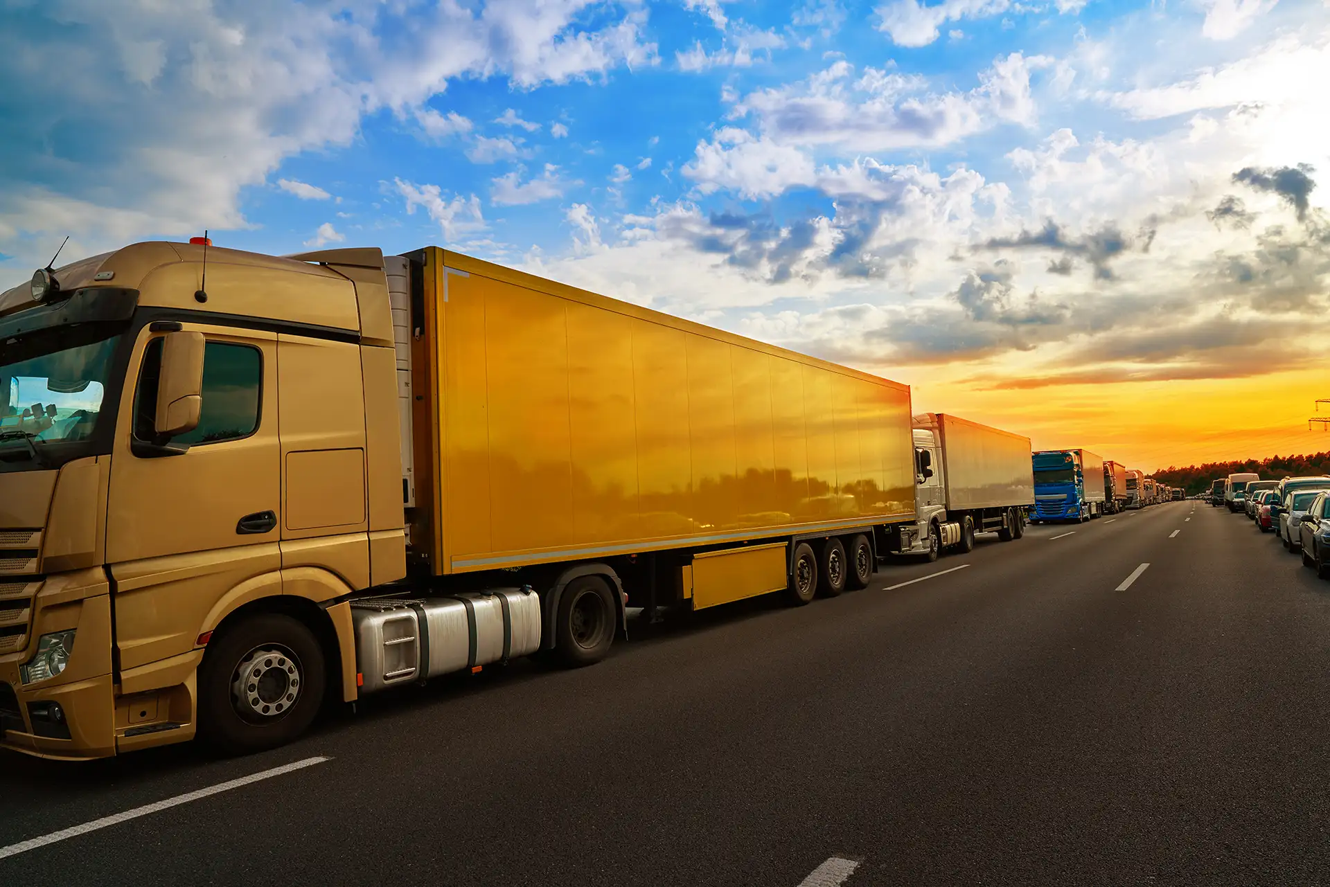 Camion per il trasporto merci in autostrada – CGM Trasporti